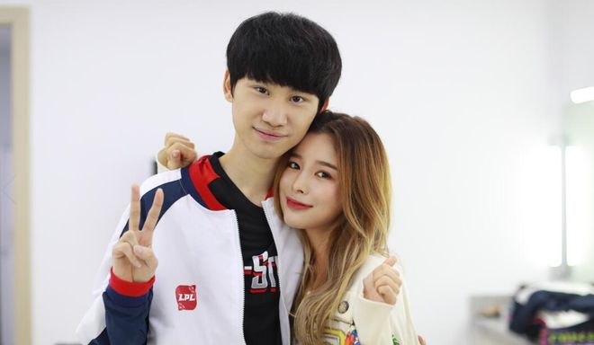 一位在某个 一位在某个